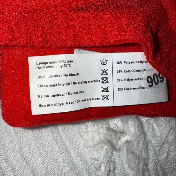 Simone Perele Red Lace Lingerie Set bra 34/36 B and thongs M - Picture 7 of 15